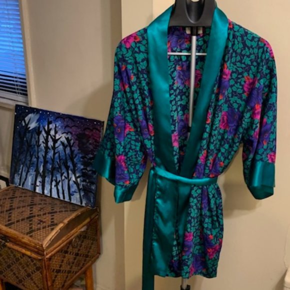 Victorias Secret Gold Label  Floral Print Robe - Picture 2 of 4